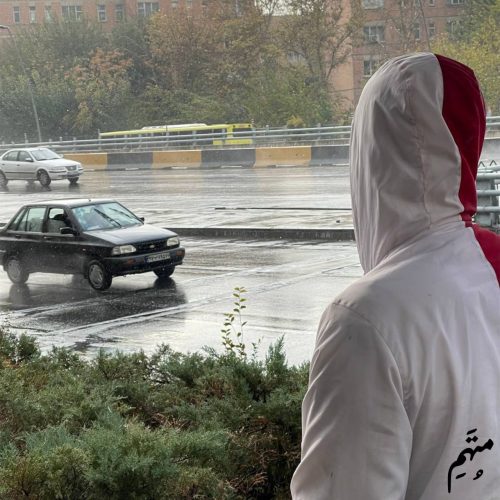 دانلود آهنگ جدید متهم با عنوان ساده