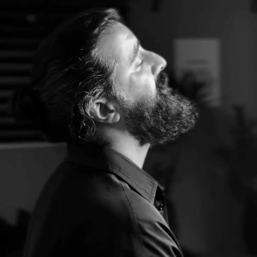 دانلود آهنگ جدید مهدی دارابی با عنوان گل پر پر